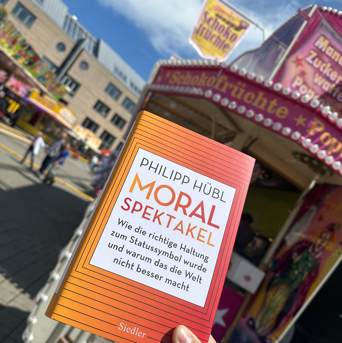 „Moralspektakel“ von Philipp Hübl